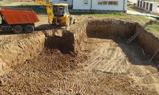 Рытье котлованов под фундамент в каменке – цена от 2596 руб. за м3 | 2Землекопа-Кам
