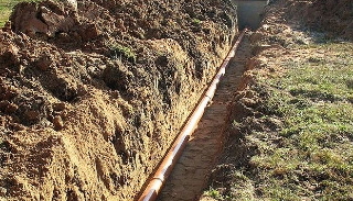 Копка траншей для водопровода в каменке: цена за метр от 935 руб.